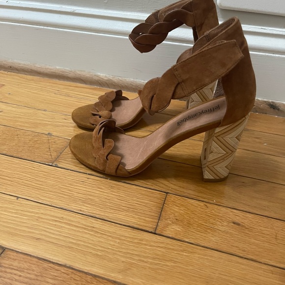 Heel - Picture 3 of 7